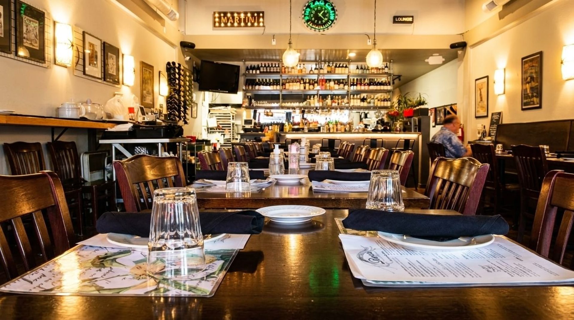 Reserve Your Table at Roxx on Main